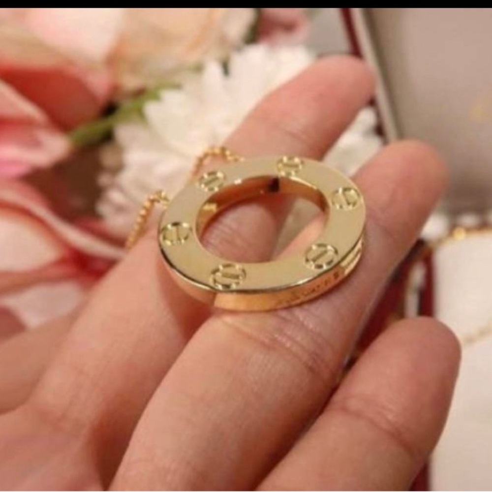 Engraved 750/18k Gold filled Circle Pendant Necklace - Women Jewelry - Picture 5 of 6
